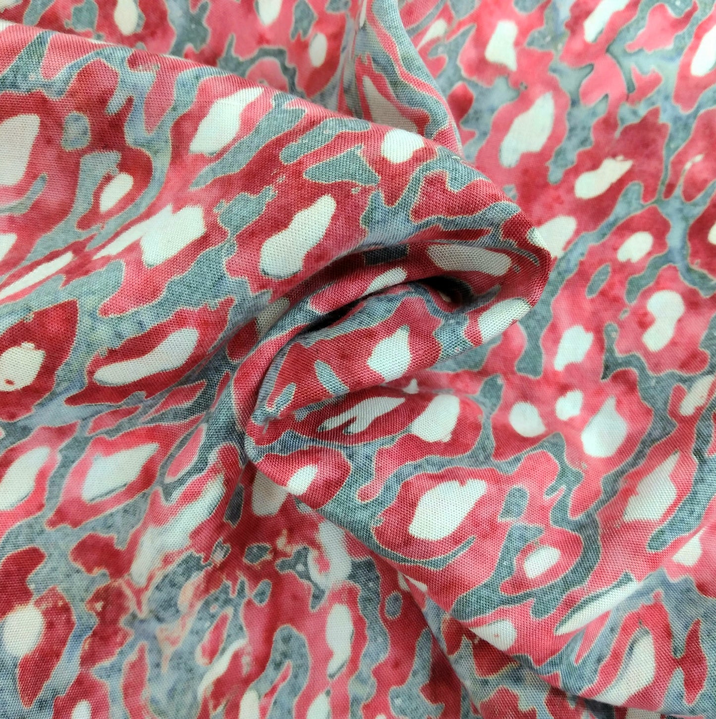 Love To Wear - Lots of Spots from Northcott Fabrics Colour: 82125-28 Pink Punch 1/2yd (18")